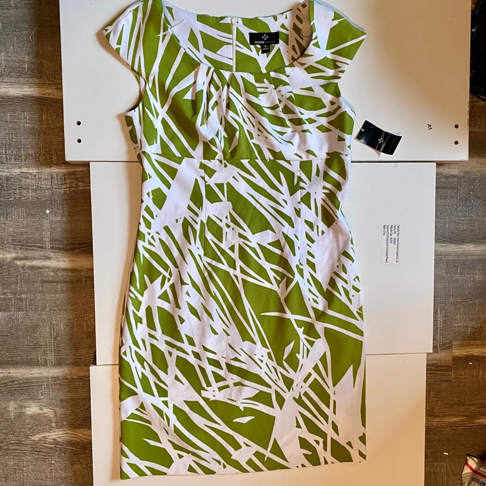 NWT* Ronni Nicole Lime Green and White Dress